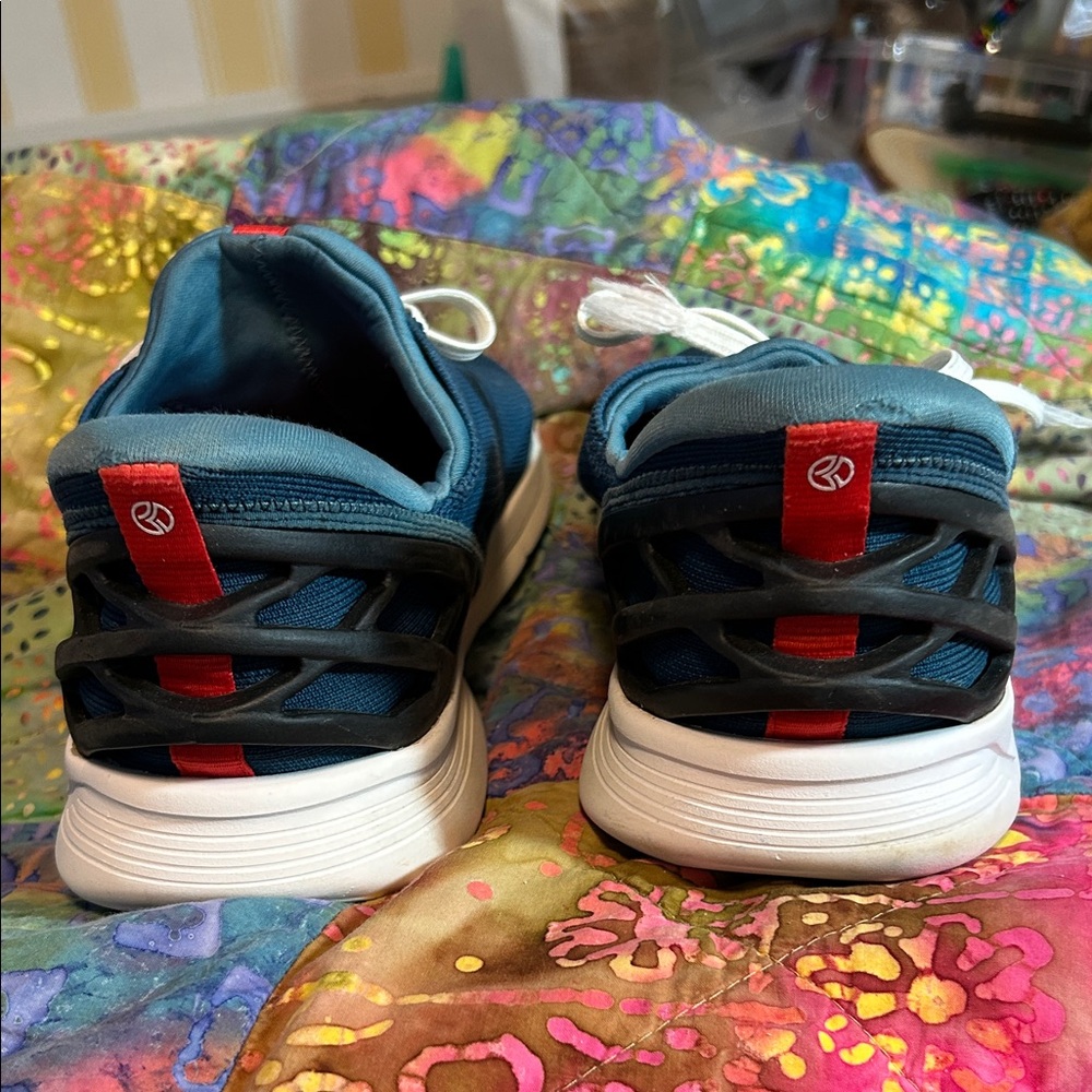 Nice pair of men’s size 10.5 blue athletic shoes in good condition - Picture 6 of 8